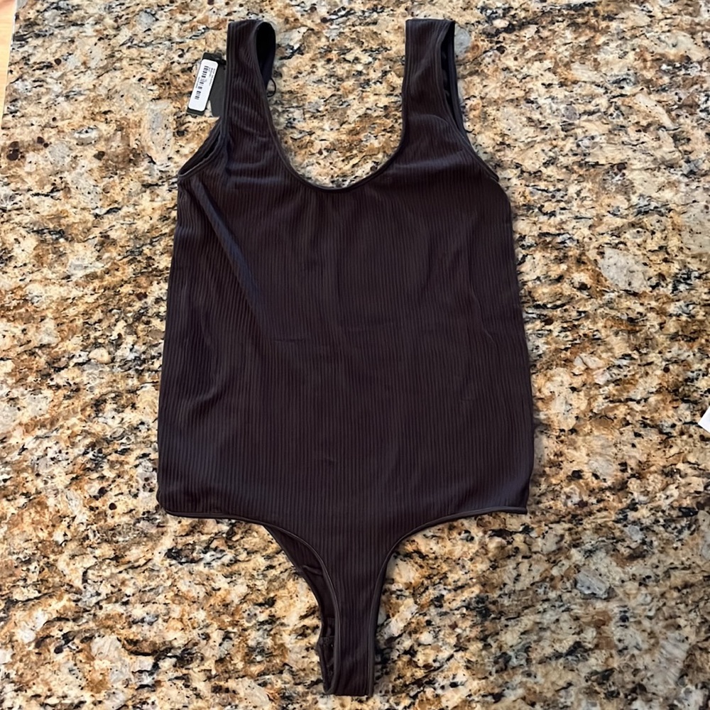 SKIMS SCOOP TANK BODYSUIT